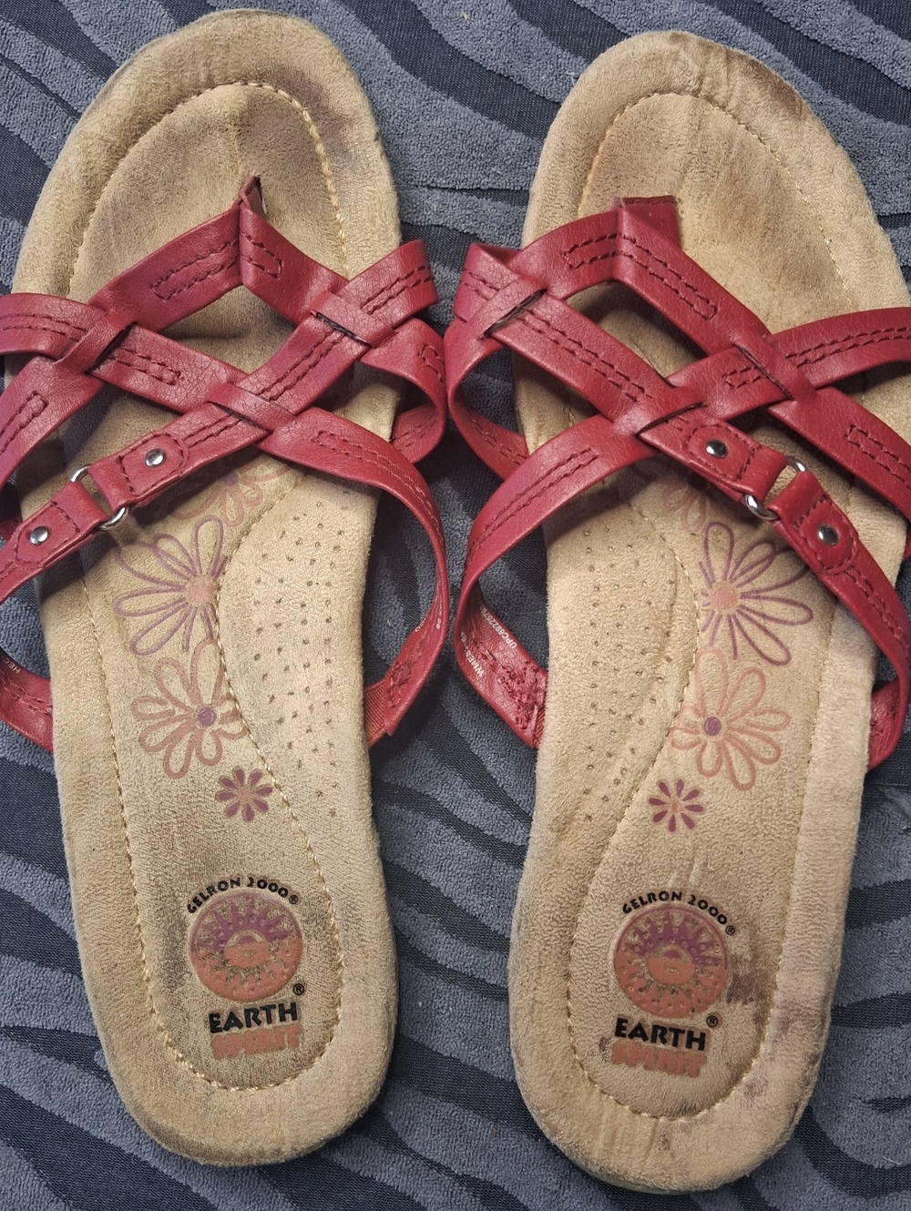 Earth Women's Red Woven Strappy Sandals 9